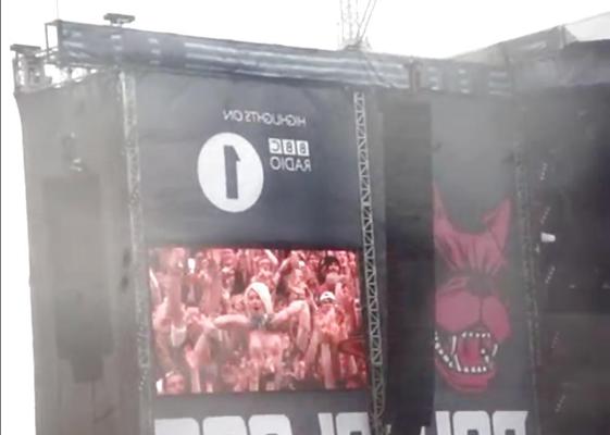 25P Flashing at UK Metal Concert