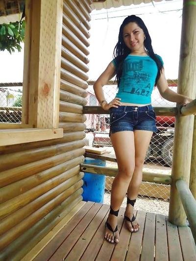 20P NENAS LATINAS EN JEANS