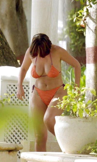25P Davina McCall (einschließlich ihrer oben ohne Paparazzi-Bilder)