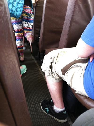 5P Offener Arsch im Bus