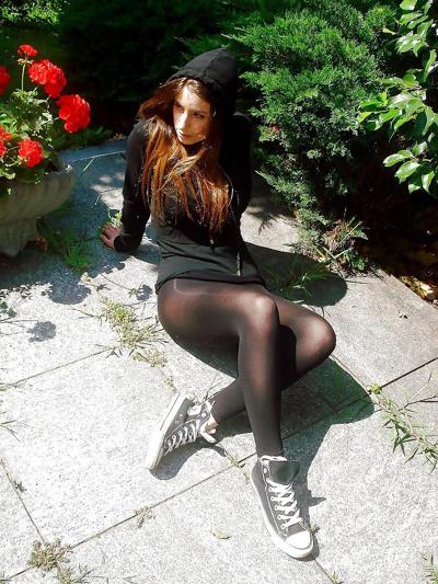 17P AMATEUR PANTYHOES - Cute amateur teen legs