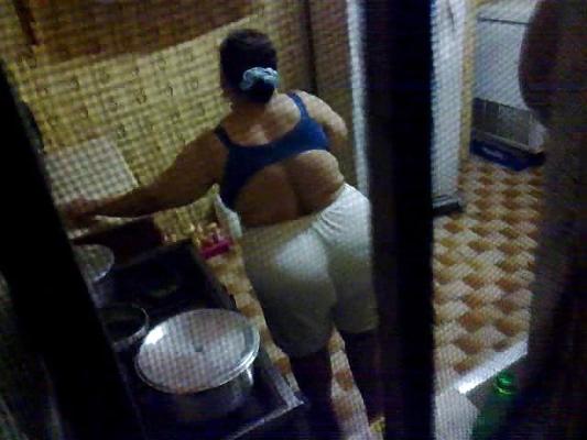 11P 自宅で素敵なお尻を持つアラブ女性
