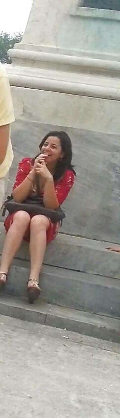 8P Spy girl feet and skirt romanian