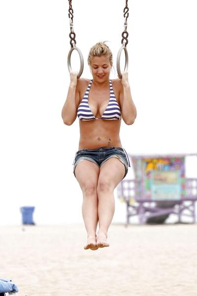 9P Gemma Atkinson Bikini Candids at the Miami Beach