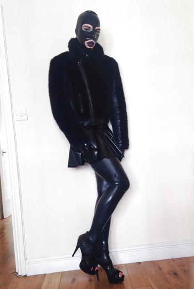 8P Renee Rubber se torna boneca de borracha # 2