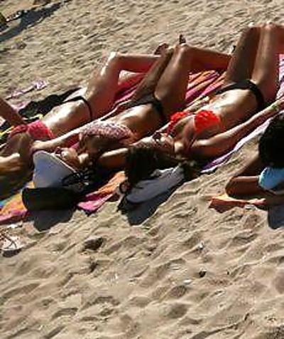 25P Spy teens summer beach romanian