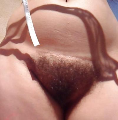 14P Alicia hairy pussy in the sun