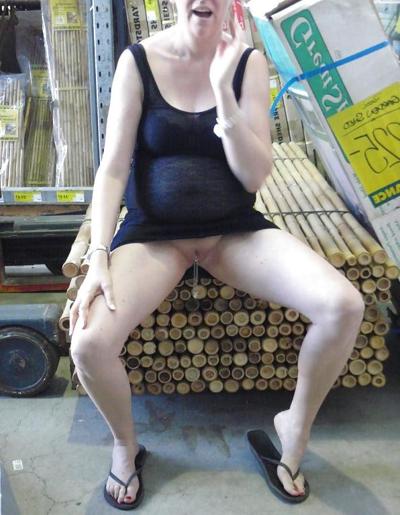 25P Mature Upskirt - 18
