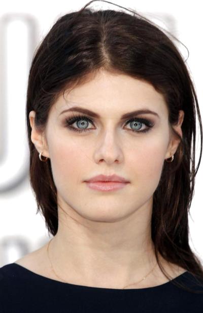 10P Alexandra Daddario enfin seins nus !