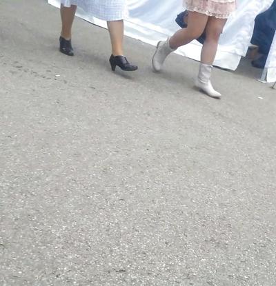 25P Spy feet, legs and skirt romanian