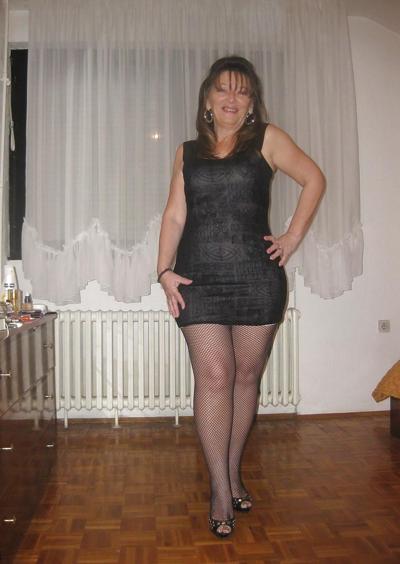 11P Ugly Mature Tart