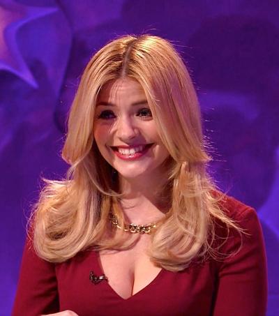 25P Holly Willoughby AMAZING Cleavage Pictures