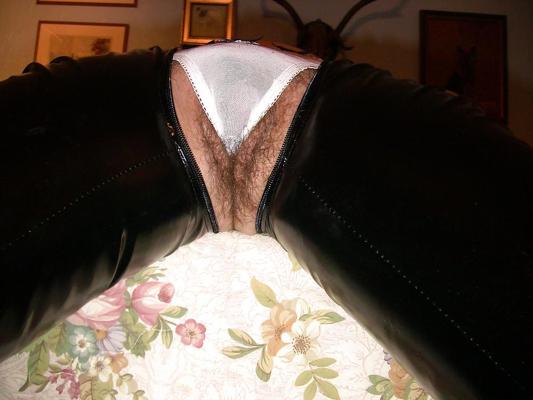 11P Tim166 Fille en costume de chat poilu Partie 1.