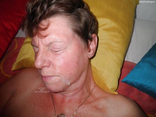 4P DUTCH MATURE HOUSEWIFE.
