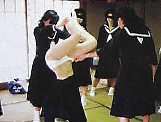 20P Japanese Girl Changing 02