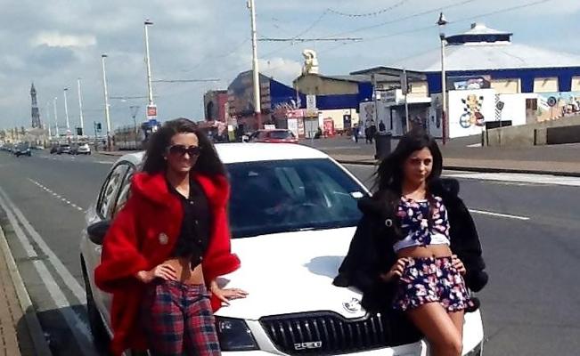 25P Voyage d'adolescentes irlandaises gpysy à Blackpool