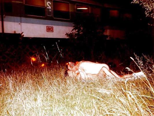 8P CUCK FRAU LENE in der Nähe der Bahngleise gefickt