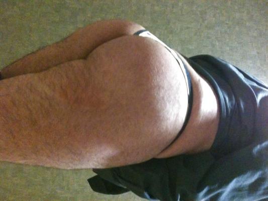 9P Mon gros cul en bas résille et tongs