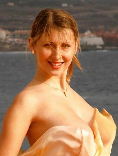 19P CClaudia - Claudia Ciesla, modèle aux gros seins