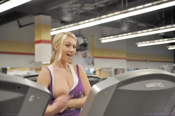 5P Flashing, voyeur and nude in public at hotsportygirls