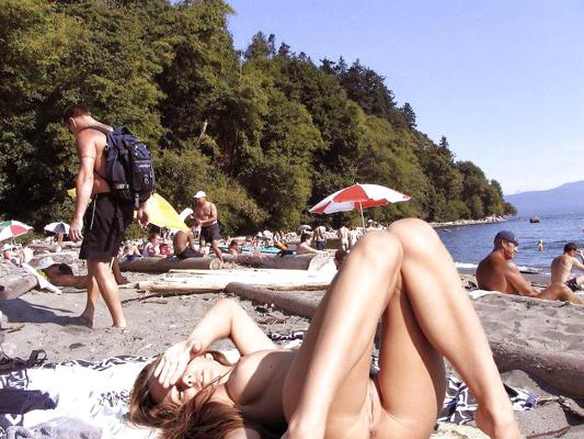 25P Am Strand 1 mal girls im Sand