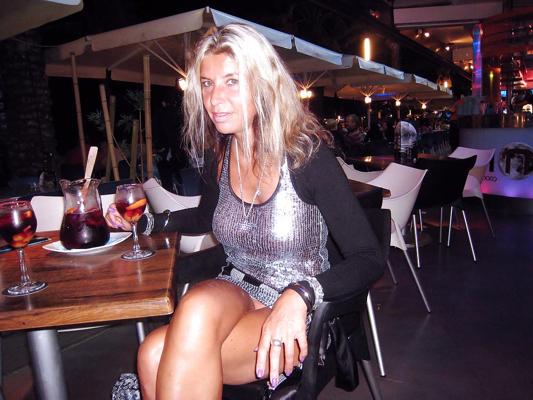 25P Julia-Perfect German SlutWife