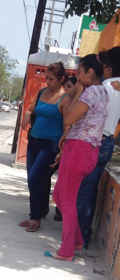 7P Mexicana-Culo jovencito esperando caminhão