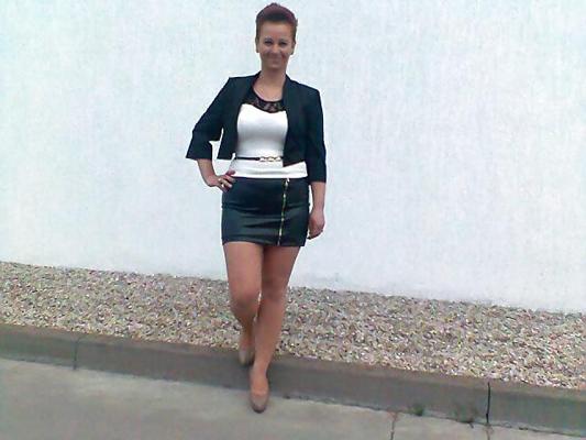 15P Androgynous Street Whore