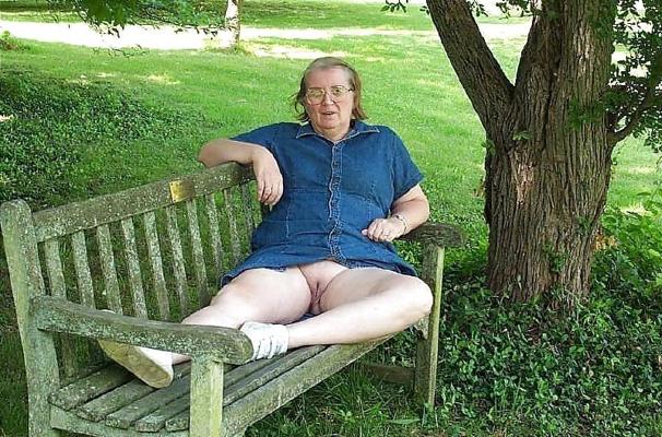 10P KINKY GRANDMOTHER
