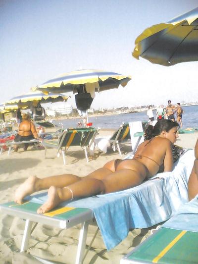25P Bikini italien à gros cul de mère 2014