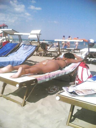 25P Bikini italien à gros cul 2014