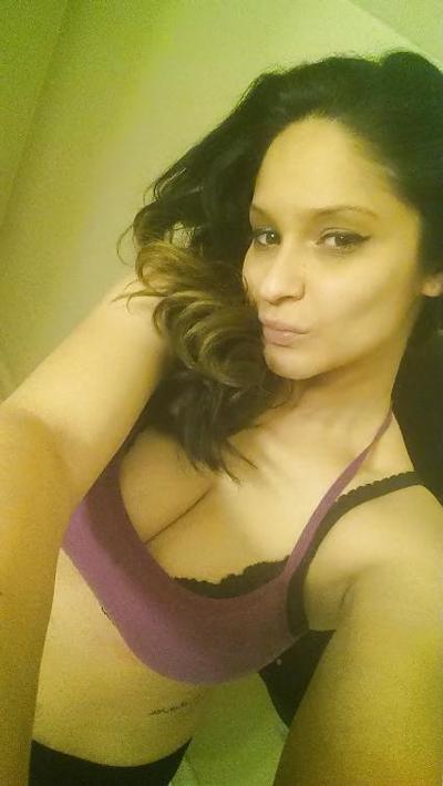 20P Gorgeous latina milf