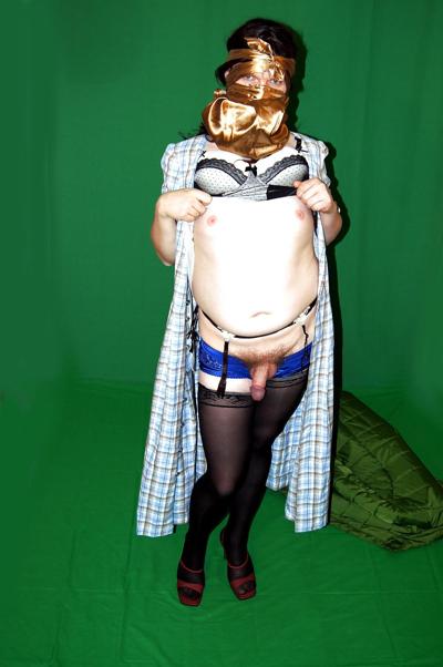 8P Tgirl with Dirndl under the green Jacket