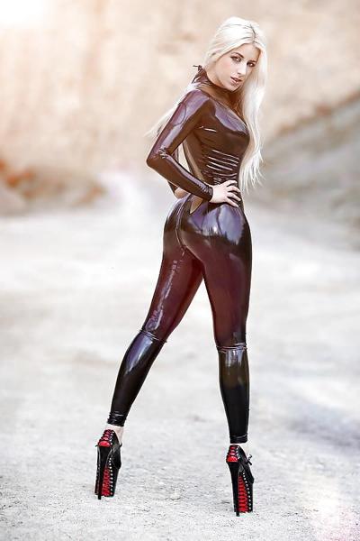 12P Latex Fetish
