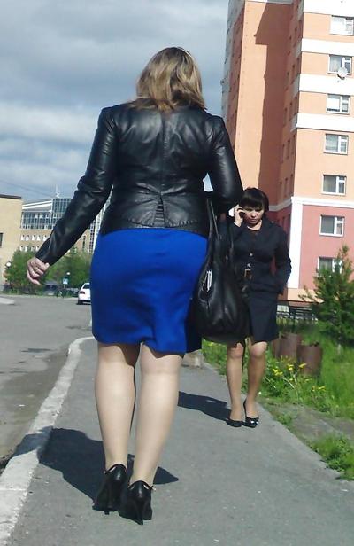 25P Girls with plump legs