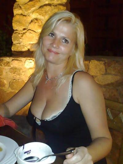 13P Nicht nackte MILF mit großen Naturmenschen 2