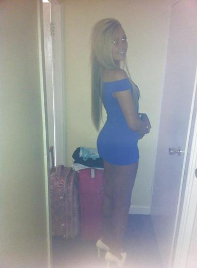 16P Irish chav has legs that just keep going
