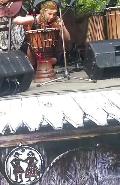 13P Spy sexy teens feet and skirt concert romanian