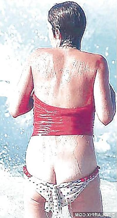 25P Oups. Le cul du bikini.