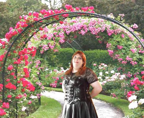 6P Sissy expose