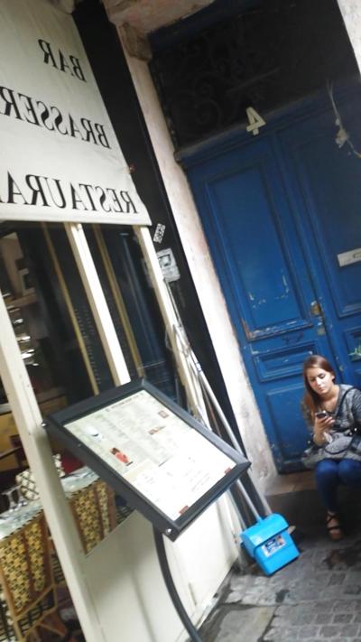 25P 率直な女の子のフランスの足