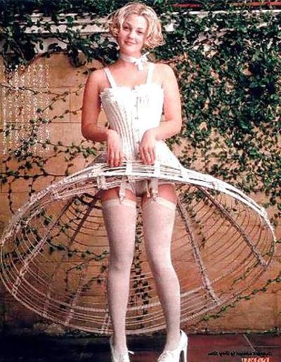 19P Celebrities wearing stockings