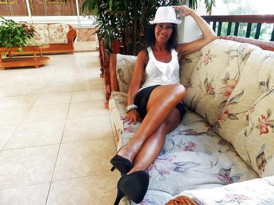 25P Hot Mom
