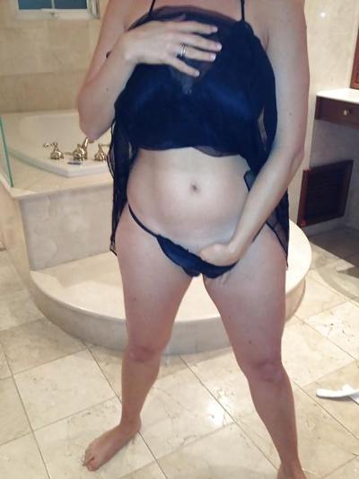 9P Frau zieht sich für Date mit Fremdem an und endet mit Creampie!