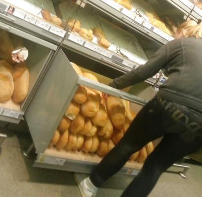 25P Spy old + young supermarket romanian