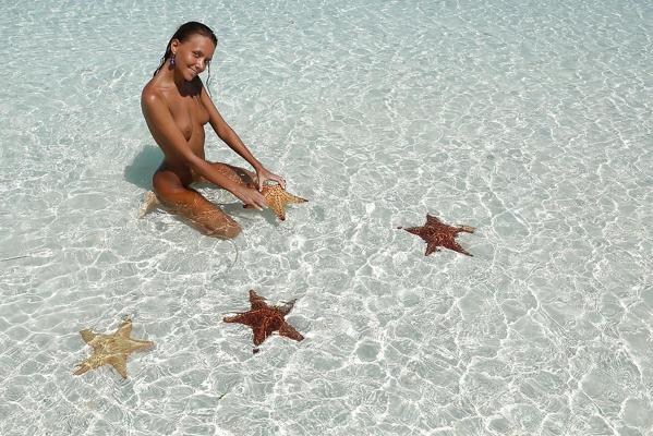 6P Nudist girl on the perfect beach