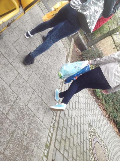13P Voyeur - 2 nice Teens Asses in Jeans