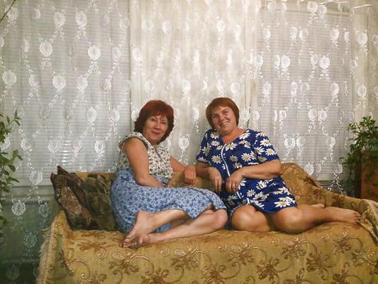 25P ロシアのセクシー熟女！素人混合！