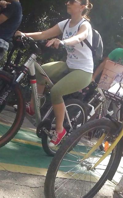 25P Spy girls on bicycles romanian