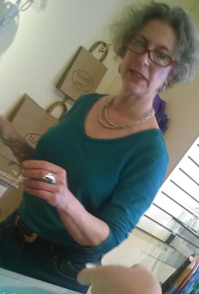 5P Beautiful GILF with perky tits